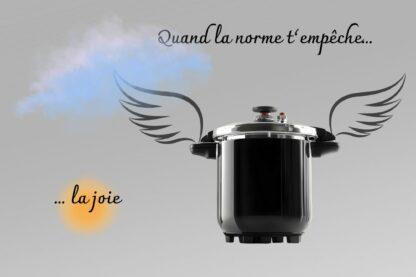 Cocotte-minute avec des ailes, symbole de la joie freinée par les normes, et halo orange représentant l’élan intérieur étouffé